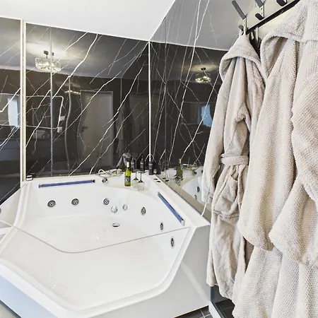 Semesterbostad Loft And Living Private Am Mit Sauna Und Whirlpool Braunsbedra