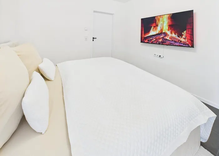 Semesterbostad Loft And Living Private Am Mit Sauna Und Whirlpool Braunsbedra